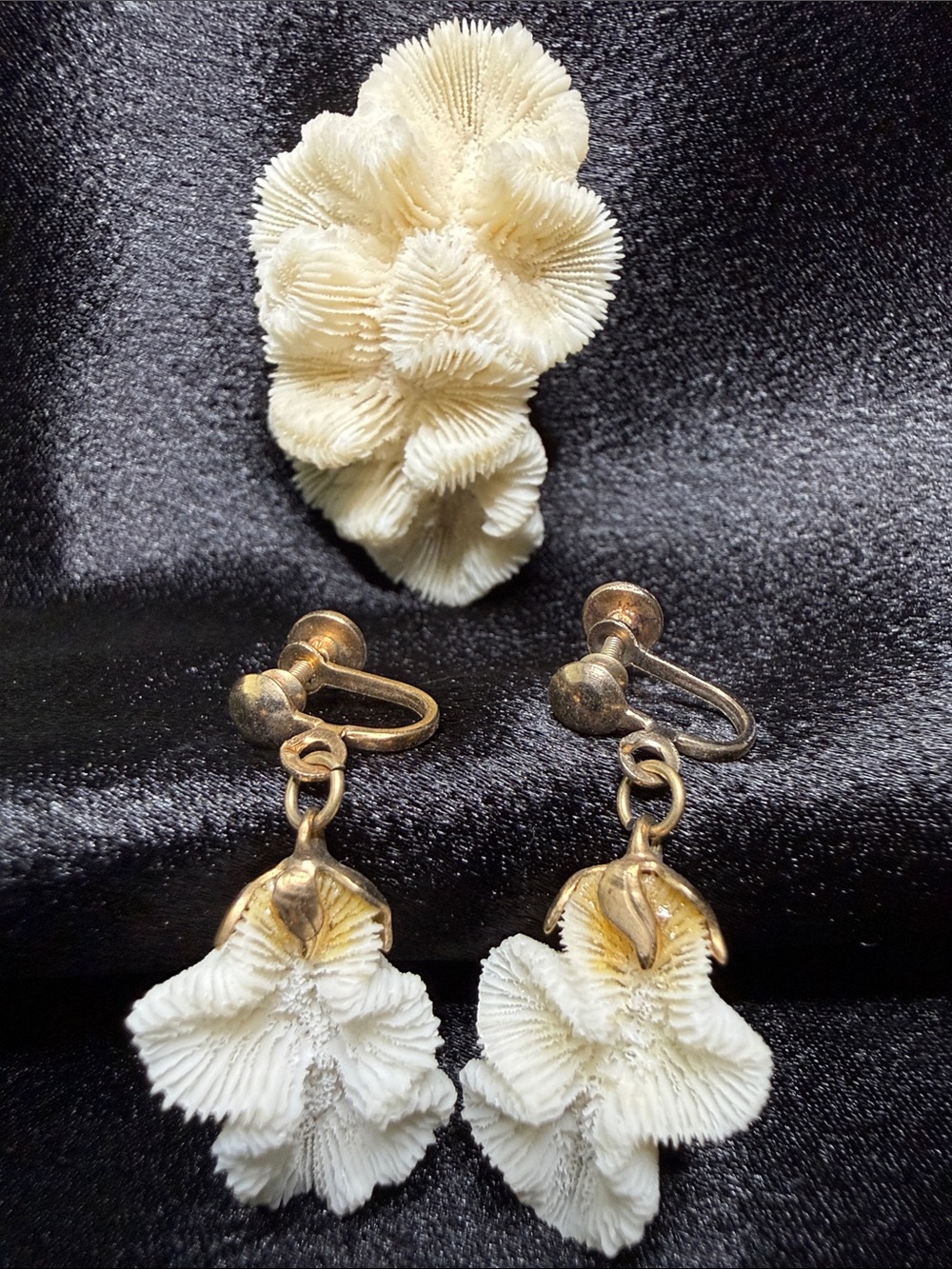 Vintage Gold-Tone White Coral Drop Clip-On Earrings - Feminine Floral Design